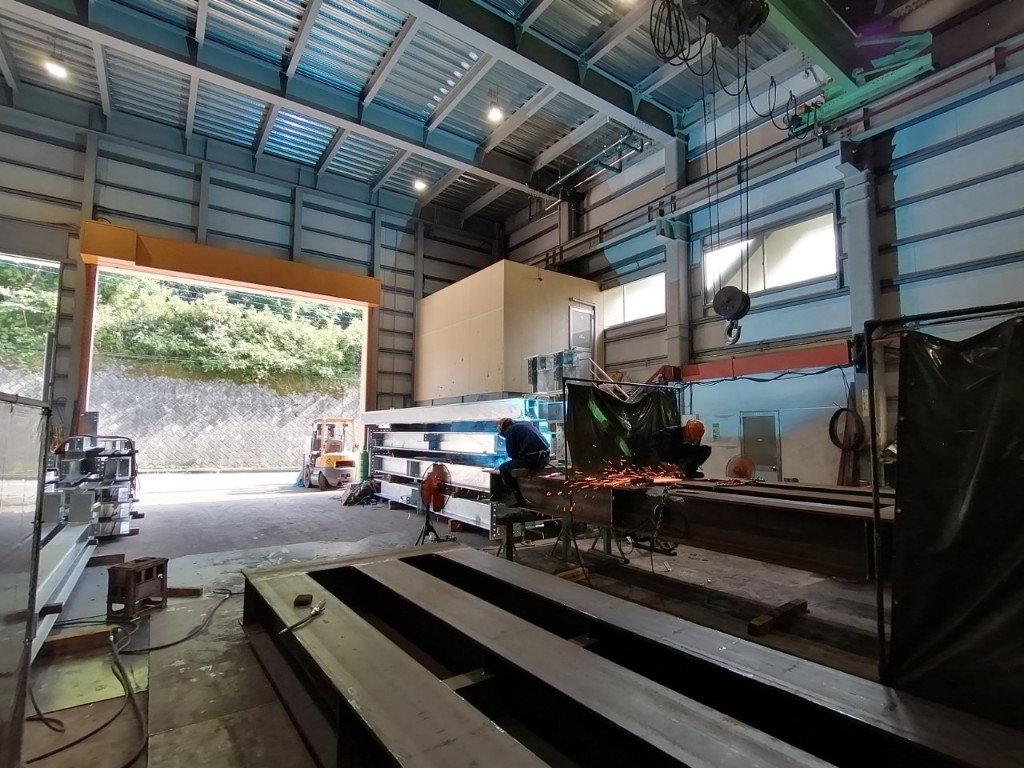 美山工場の内部全景